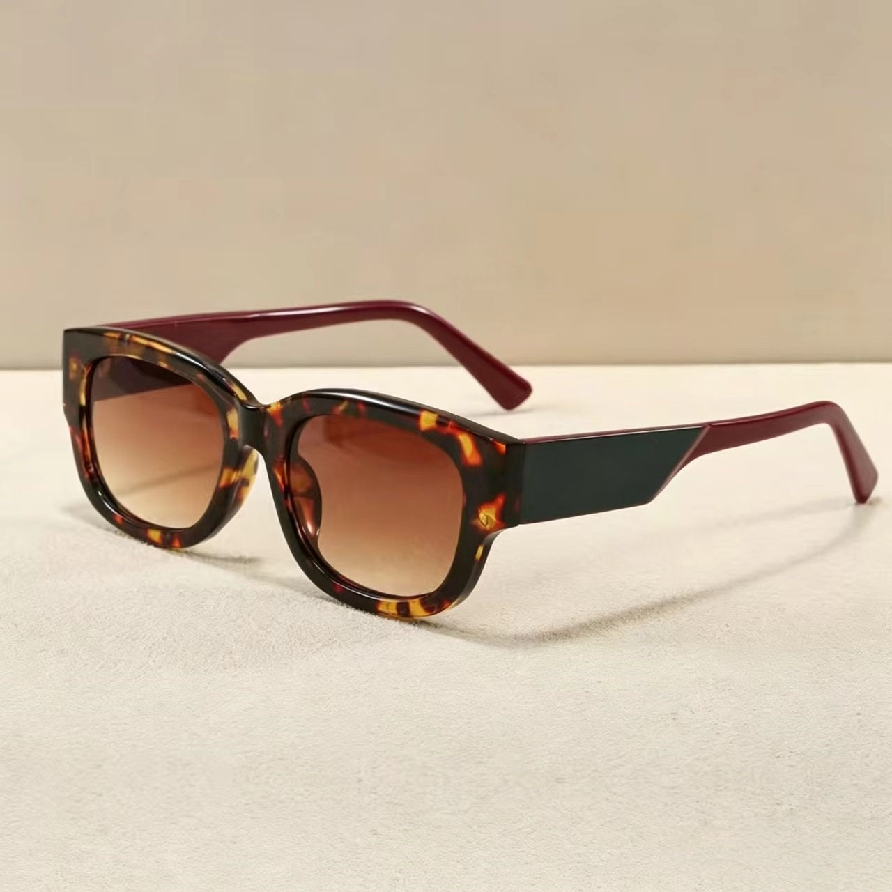 T588-1131 Advanced UV resistant large frame retro cat eye glasses
