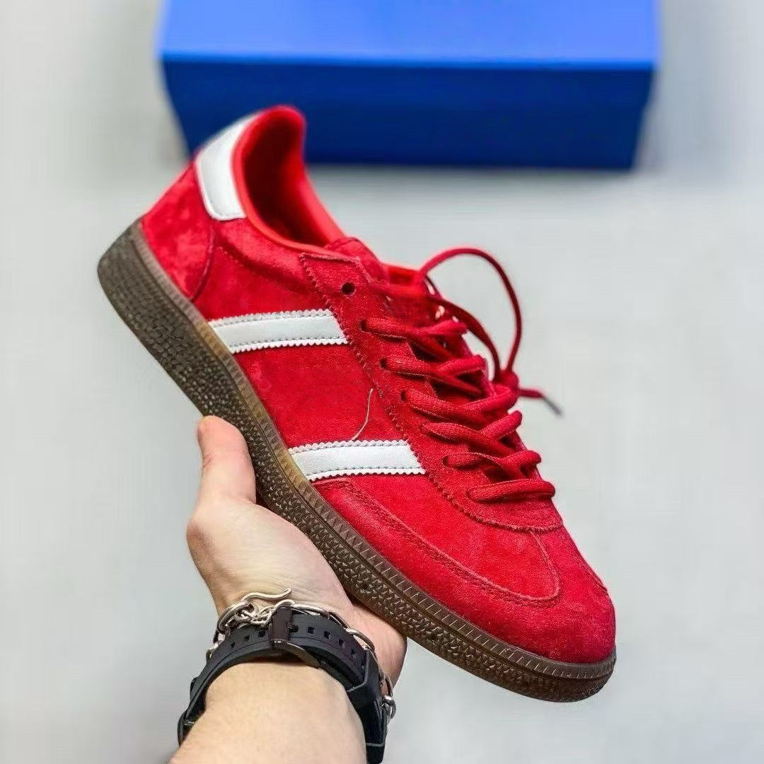 T588-1230  Casual, loose, comfortable, soft soled sports shoes