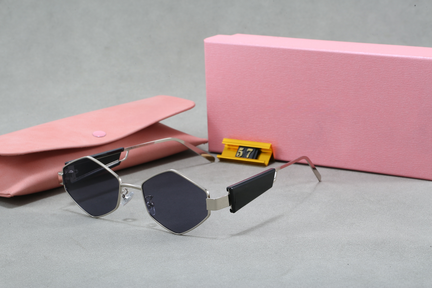 T588-1253   Metal frame fashionable sunglasses with small frame
