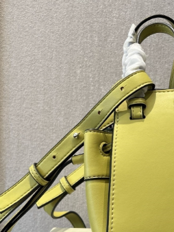 T588-926 Large capacity portable leather shoulder bag