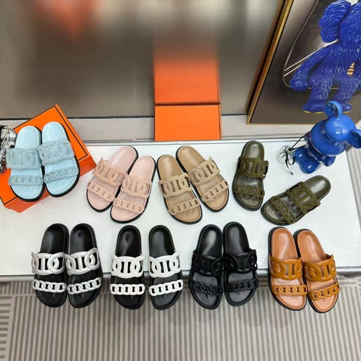 T588-1251 Versatile and fashionable hollow out sandals for outdoor wear