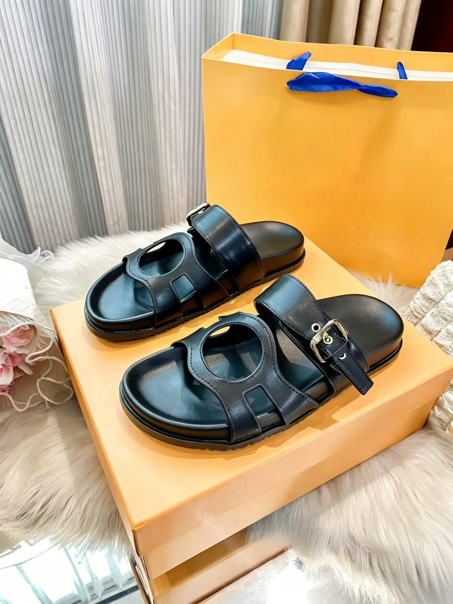 T588-1257  Cold slippers with metal buckles for versatile use on the outside